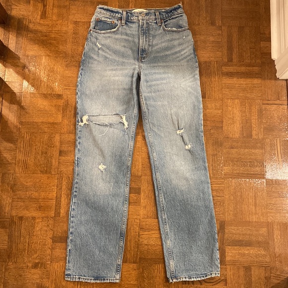NWOT Abercrombie & Fitch 90s Ultra High Rise Straight Jeans Size 27/4 Regular - Picture 2 of 3
